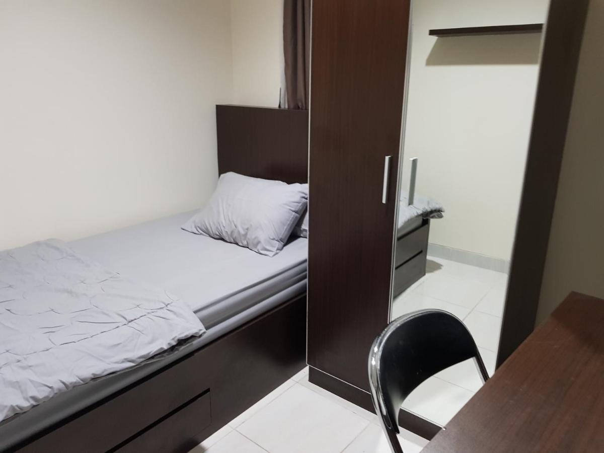 Aloha Guest House - 1 Male Only Tangerang Eksteriør bilde
